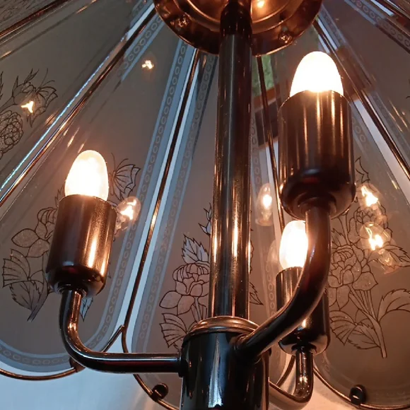 Elegant Vintage Floral Glass Table Lamp - Picture 5 of 11